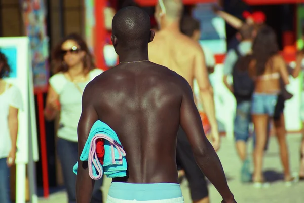 Lisboa Beach, Afro Man