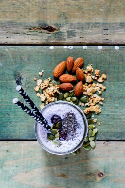 sağlıklı berry smoothie