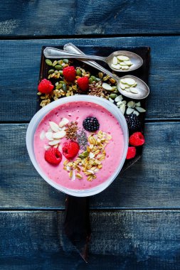 Güler yüzlü kahvaltı kase