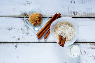 Sütlaç yapmak için malzemeler