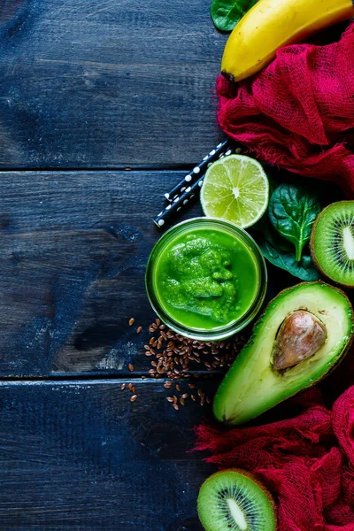 Grønn fersk smoothie – stockfoto