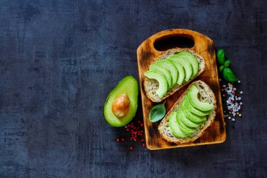 Lezzetli avokado bruschetta