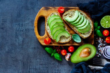 Lezzetli avokado bruschetta