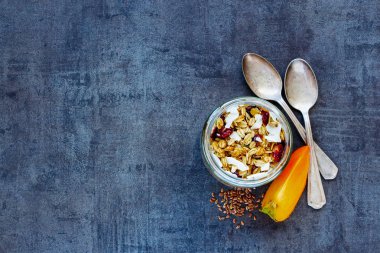 Kavanoza sağlıklı kahvaltı