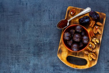 Çiğ vegan topları