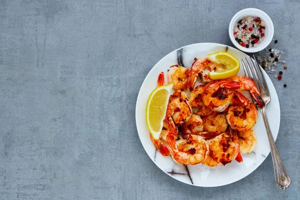 Cena de mariscos en la mesa — Foto de Stock