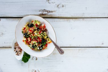 sağlıklı quinoa salata