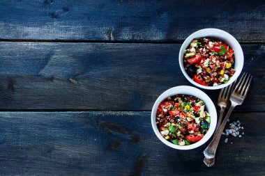 kırmızı pirinç salatası