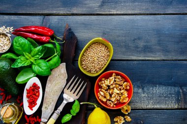 Temiz yemek pişirme malzemeleri