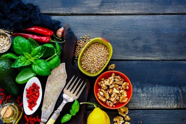 Temiz yemek pişirme malzemeleri