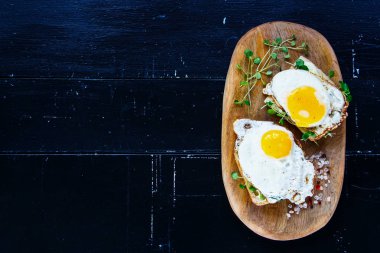 Sahanda yumurta ile tost