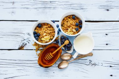 Granola ve kahvaltı maddeler