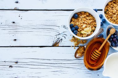 Granola ve kahvaltı maddeler