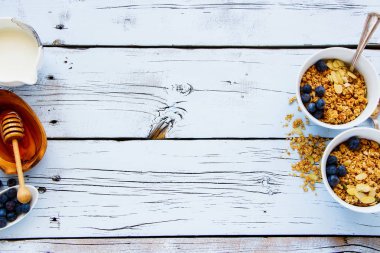 Granola ve kahvaltı maddeler