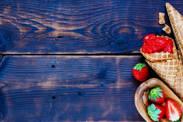 Homemade strawberry sorbet — Stock Photo, Image