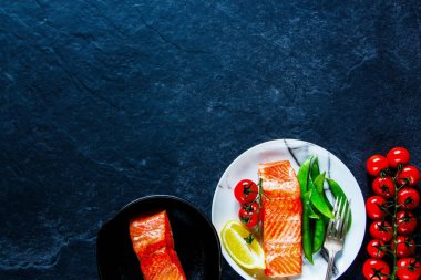 Kızarmış somon fileto