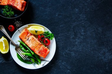 Kızarmış somon fileto