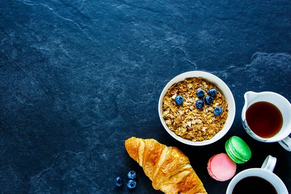 Frühstückskonzept auf dem Tisch — Stockfoto