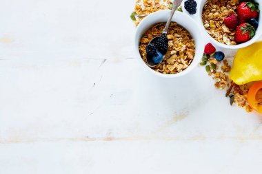 Ev yapımı granola kâse