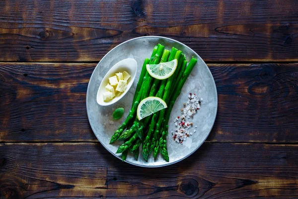 Cooked asparagus on plate — Stock Photo, Image