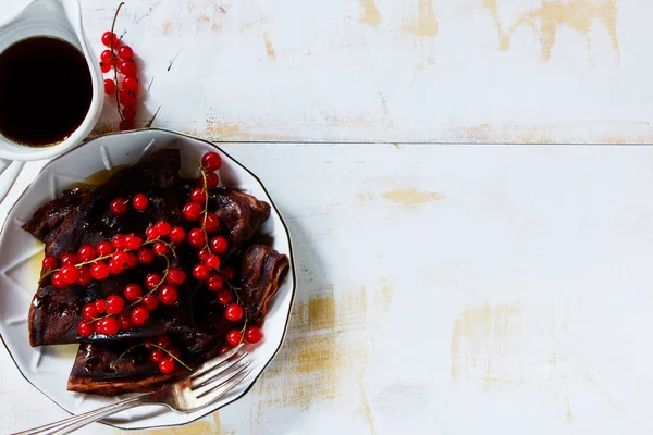 Kuş üzümü ile çikolatalı krep