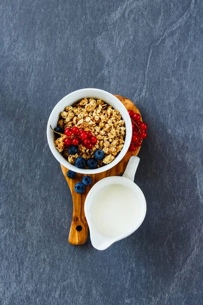 Breakfast with granola — Stock Photo, Image