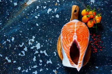 Çiğ somon bifteği