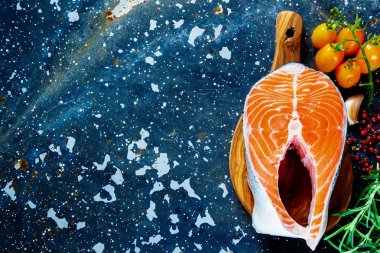 Çiğ somon bifteği