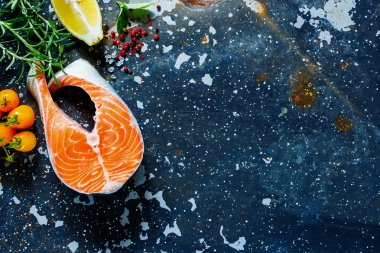 Çiğ somon bifteği