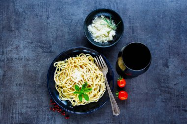 Yengeç soslu makarna