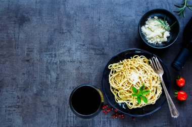 Yengeç soslu makarna