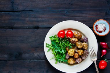 Kızarmış patates yemek tabağı