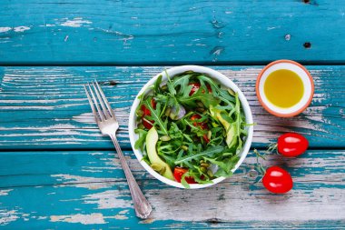 Bahar sebze salatası