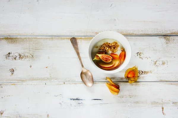 Homemade yoghurt with granola — Stock Photo, Image