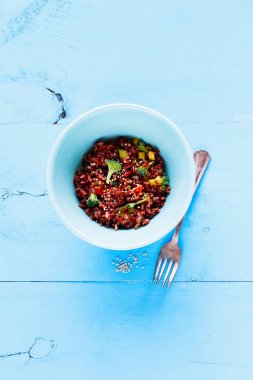 Pirinç ve brokoli kase