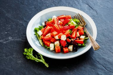 Yaz karpuz salatası