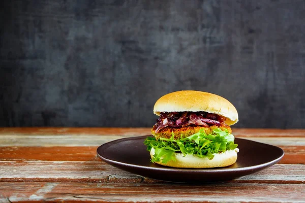 Hamburguesa casera de carne — Foto de Stock