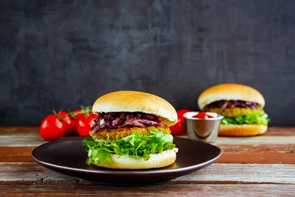 Hamburguesa casera de carne — Foto de Stock