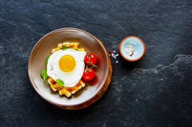 Kızarmış yumurta gözleme