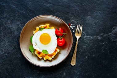 Kızarmış yumurta gözleme