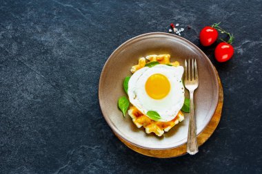 Kızarmış yumurta gözleme