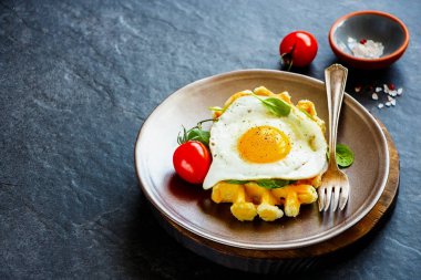 Kızarmış yumurta gözleme