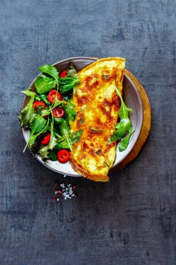 Mantarlı omlet ve salata