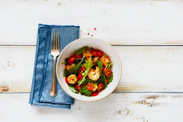 Salada de rúcula com camarão — Fotografia de Stock