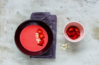 Çilek güler yüzlü kase