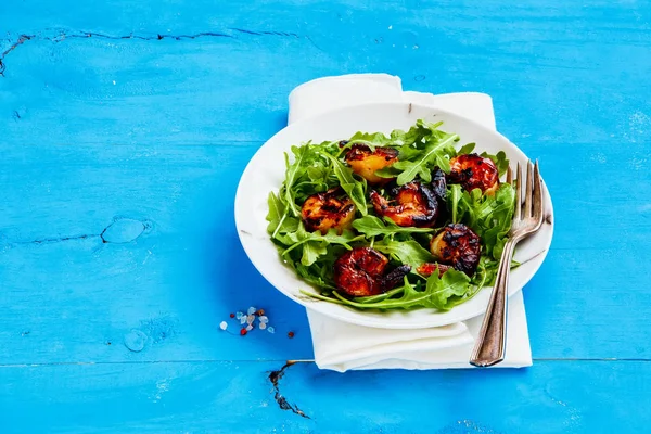 Salada de rúcula com camarão — Fotografia de Stock