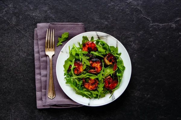 Arugula shrimp salad — Stock Photo, Image