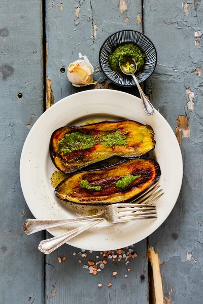 Roasted eggplant with pesto — Stock Photo, Image