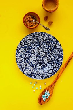 Doğum günü kekleri pişiriyorum. 