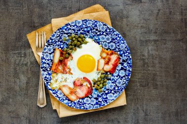 İngiliz kahvaltısı plaka